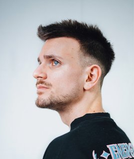 Yvvan Back