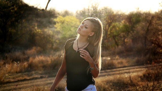 Nora En Pure
