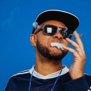 View Gotta Smile (Folamour Remix) track details